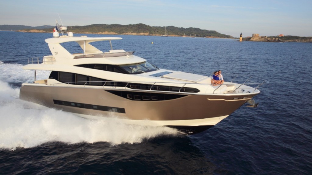 Prestige 750 Yacht