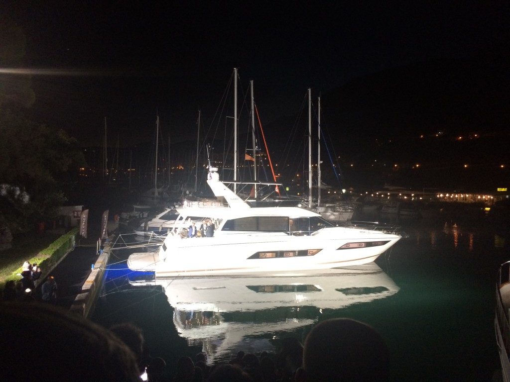 Prestige 680 Yacht