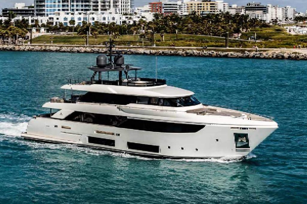Custom Line Navetta 33' Motor Yacht For Sale In India
