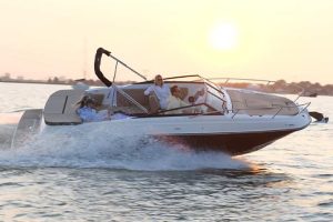 Sea Ray Sun Sport 230 sport boats for sale in India