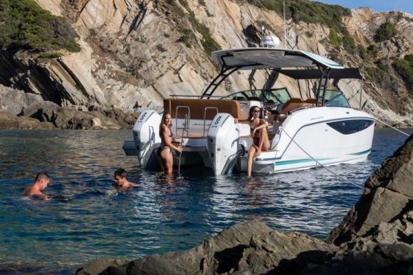 Jeanneau TH33 Yacht For Sale In India Exterior (1)
