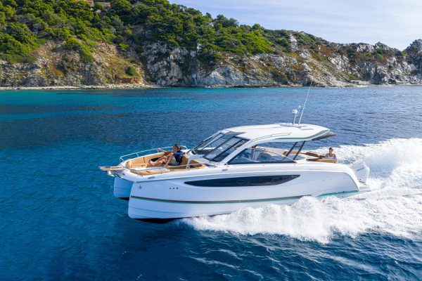 Jeanneau TH38 1