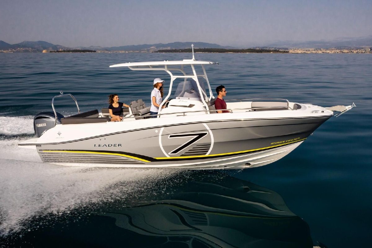 Leader 7.5 CC Motor Yacht For Sale In India