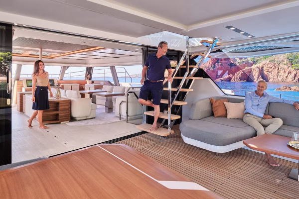 Motor Yacht Power 80 Lifestyle Interior