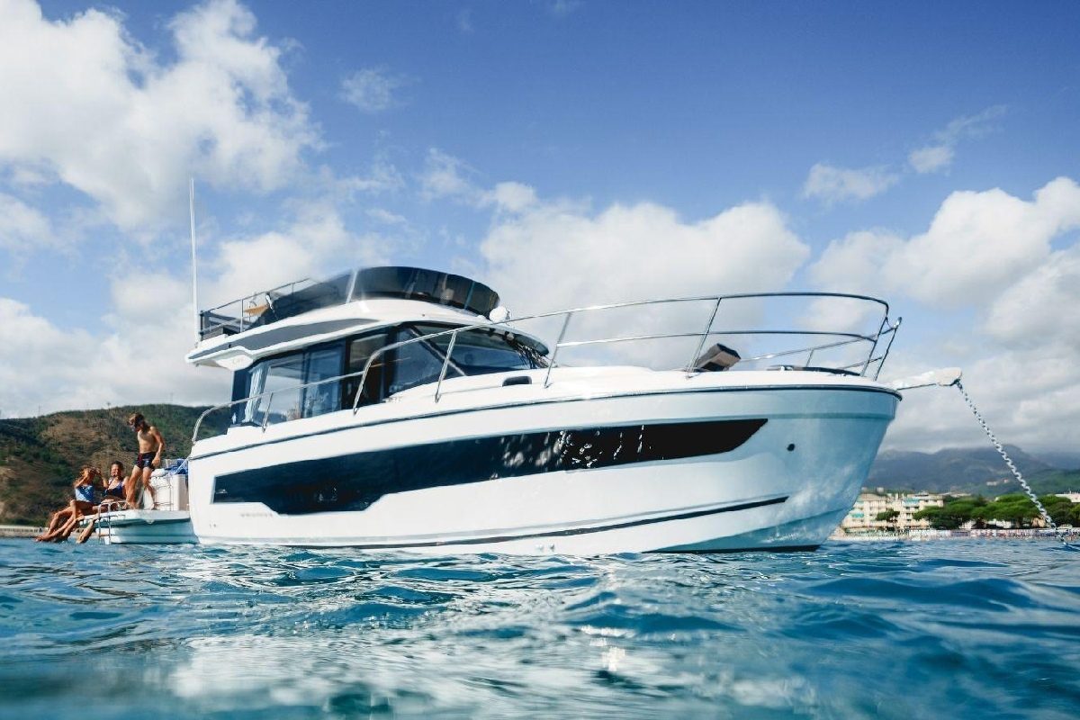 NC 1095 Fly Series 2 Motor Yacht For Sale In India