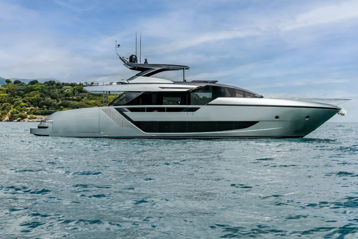 Riva 82′ Diva Yacht For Sale In India Featured Image (1)