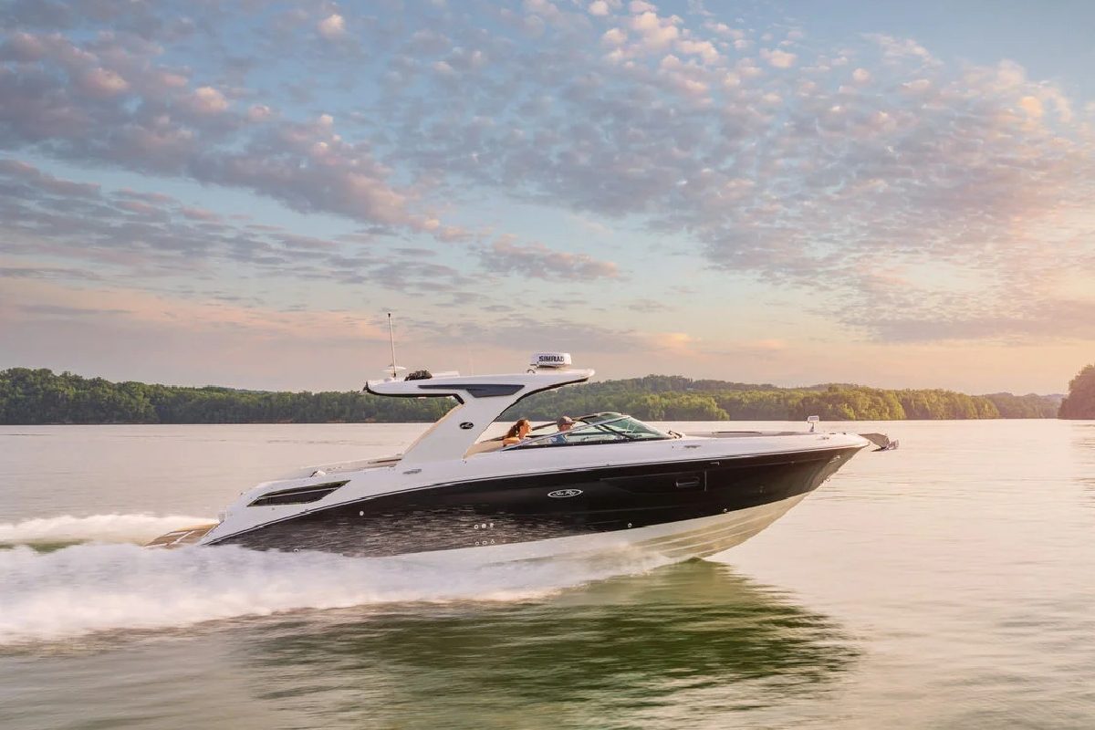 Sea Ray SLX 350 For Sale In India Featured Image (1)
