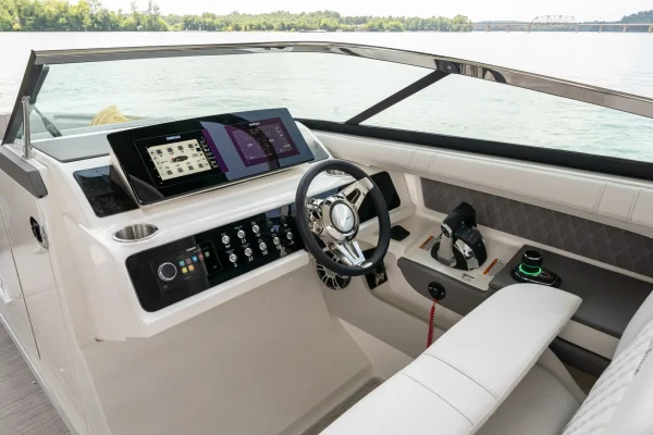Searay SLX 310 Boat For Sale In India (5)