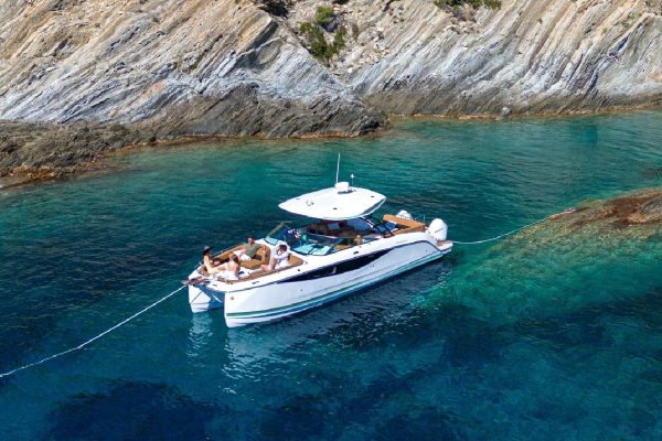 Jeanneau TH33 Motor Yacht For Sale In India